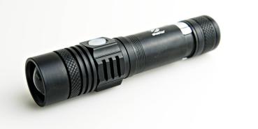 Led Taschenlampe schwarz T6 zoombar IP65 Alu USB C 18650 Lithium Akku