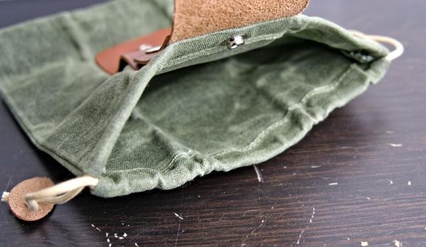 Gewachste Leinwandbeutel mit Gürtelhalterung