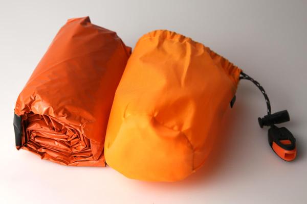 Notfall Schlafsack Überleben Schlafsack Survival Biwaksack Erste Hilfe Rettungsdecken Wasserdicht Notfalldecke Warm Tube Zelt Ultraleicht Hitzeabweisend Kälteschutz Rettungszelt Outdoor